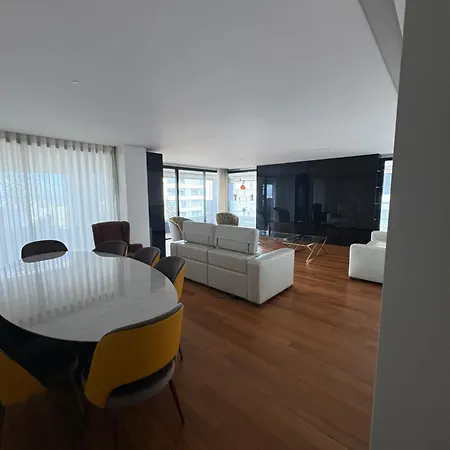 דירה Luxury River View 3br With Pool By Airport ליסבון
