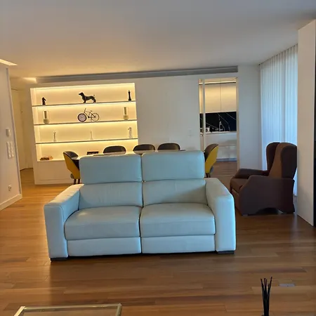 Luxury River View 3br With Pool By Airport דירה
