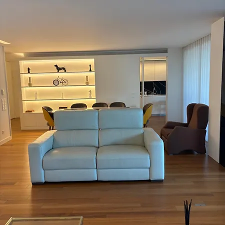 Luxury River View 3br With Pool By Airport Апартаменты