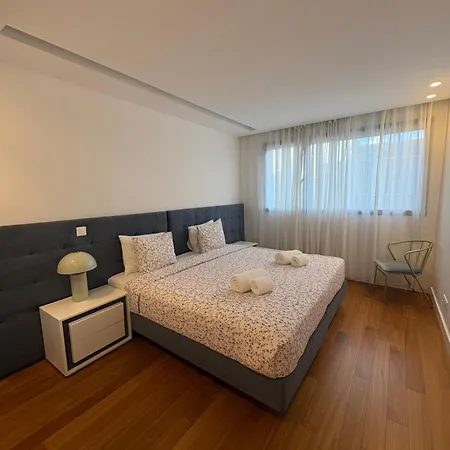 Апартаменты Luxury River View 3br With Pool By Airport *