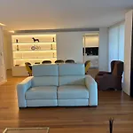 Luxury River View 3br With Pool By Airport 아파트