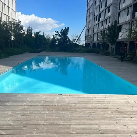 Luxury River View 3br With Pool By Airport *