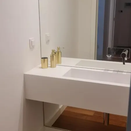 Luxury River View 3br With Pool By Airport Лиссабон