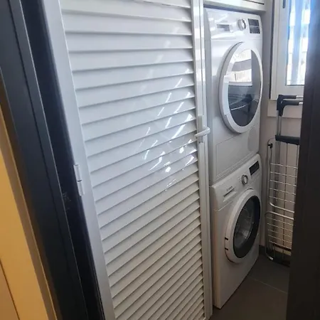 Luxury River View 3br With Pool By Airport Appartement