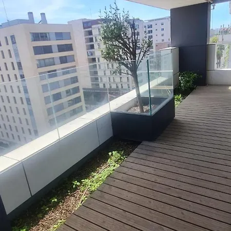 Luxury River View 3br With Pool By Airport