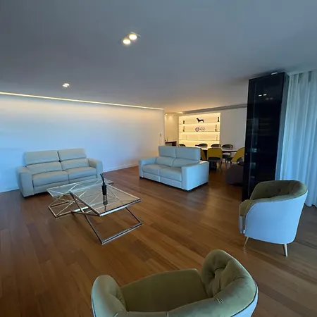 Luxury River View 3br With Pool By Airport Apartment *