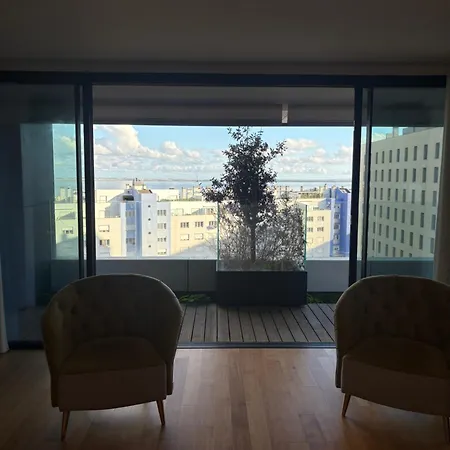 Apartment Luxury River View 3br With Pool By Airport