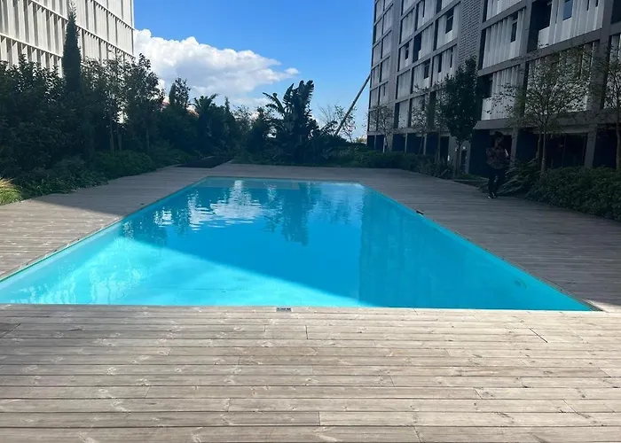 Luxury River View 3br With Pool By Airport *