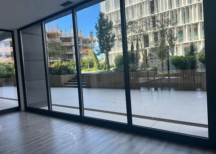 Luxury River View 3br With Pool By Airport