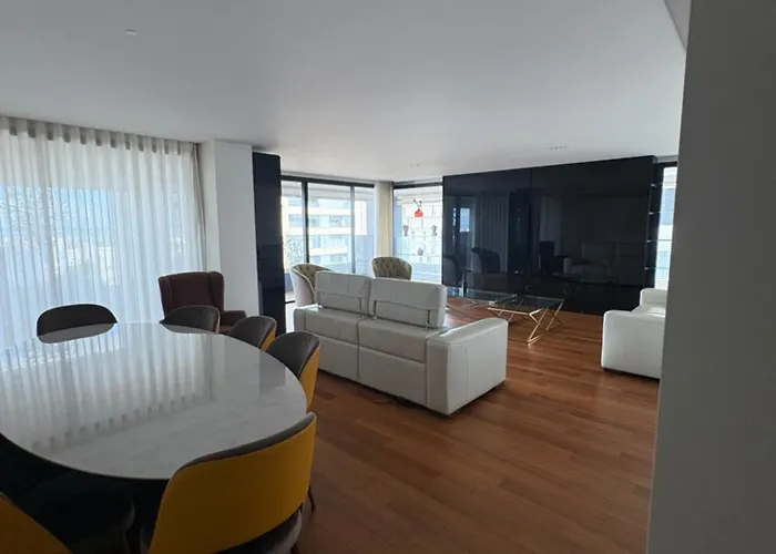 Apartament Luxury River View 3br With Pool By Airport Lizbona