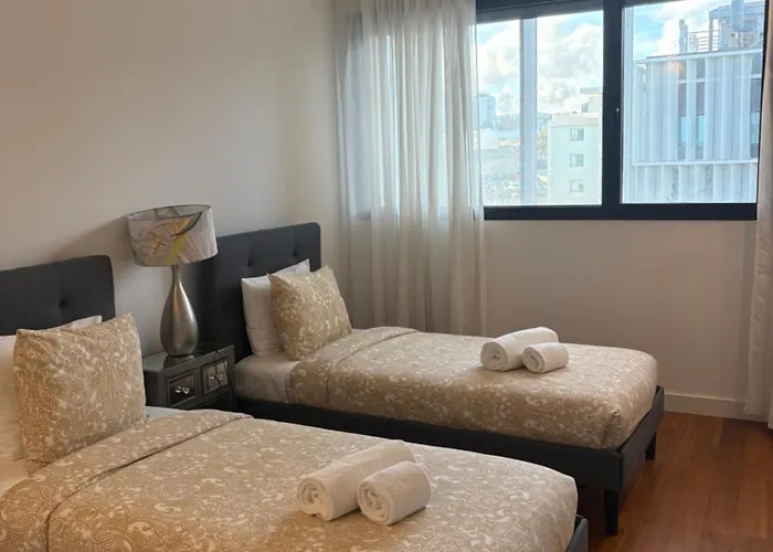 Luxury River View 3br With Pool By Airport Appartement *