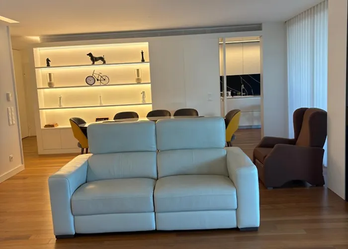 Luxury River View 3br With Pool By Airport Apartament