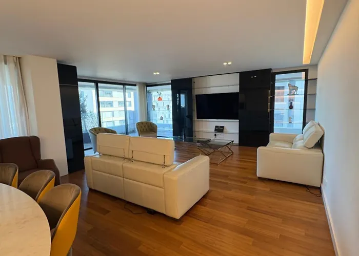 Luxury River View 3br With Pool By Airport
