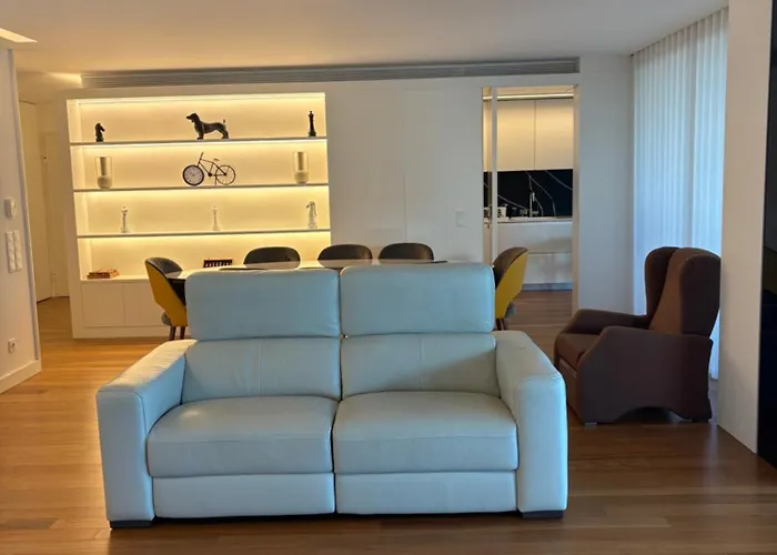 Luxury River View 3br With Pool By Airport Appartement