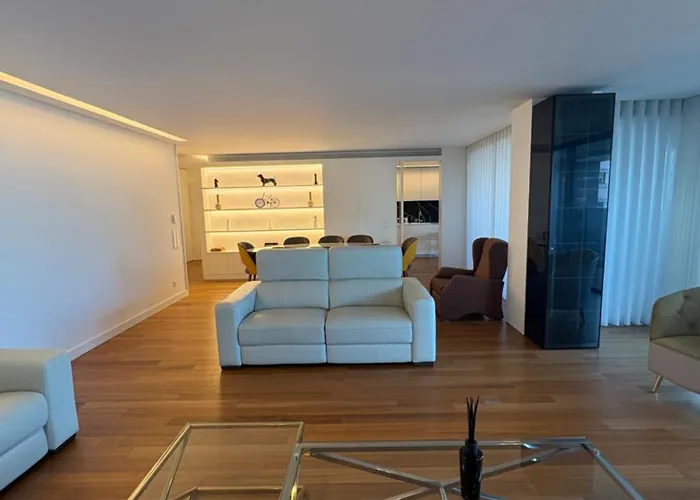 Apartament Luxury River View 3br With Pool By Airport