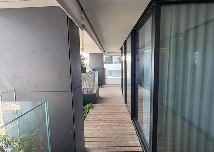 Luxury River View 3br With Pool By Airport