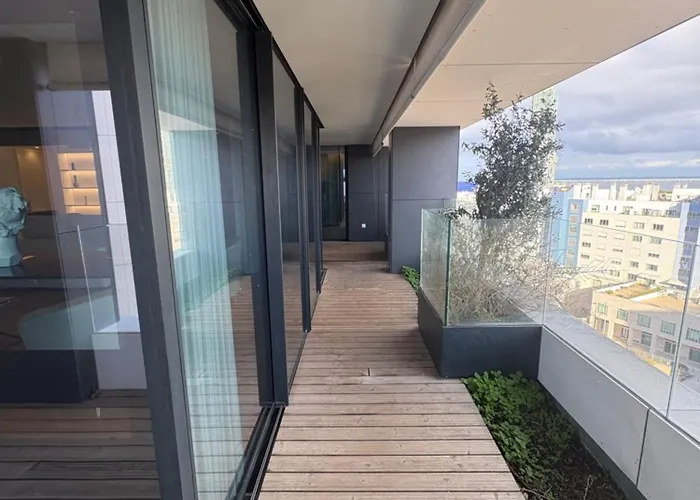 Luxury River View 3br With Pool By Airport Appartement
