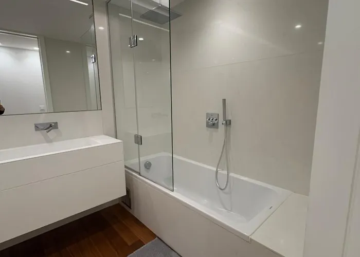 Luxury River View 3br With Pool By Airport