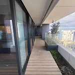 Luxury River View 3br With Pool By Airport Διαμέρισμα