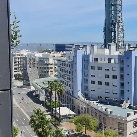 Luxury River View 3br With Pool By Airport Lisboa