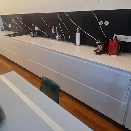 Daire Luxury River View 3br With Pool By Airport *